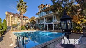 Коттедж 570м², 3-этажный, участок 20 сот.  