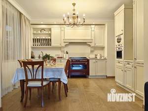 Дом 330м², 2-этажный, участок 10 сот.  