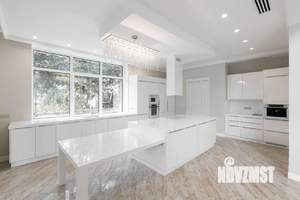 Дом 250м², 2-этажный, участок 10 сот.  