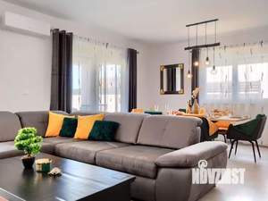 Дом 220м², 2-этажный, участок 8 сот.  