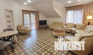 Дом 250м², 3-этажный, участок 10 сот.  