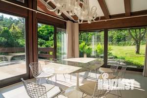 Дом 300м&sup2;, 3-этажный, участок 15 сот.  