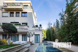 Дом 970м&sup2;, 3-этажный, участок 24 сот.  