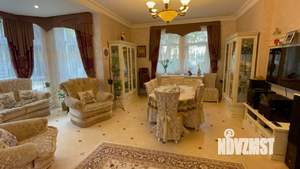 Дом 350м², 3-этажный, участок 10 сот.  