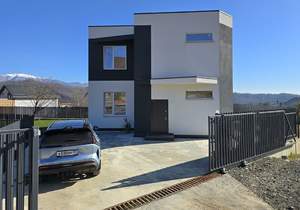 Дом 140м², 2-этажный, участок 4 сот.  