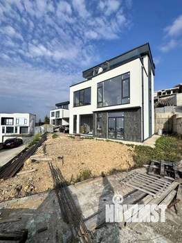 Дом 215м², 8-этажный, участок 4 сот.  