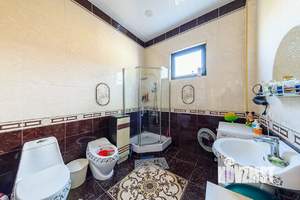 Дом 330м², 2-этажный, участок 7 сот.  