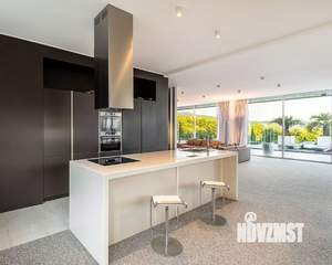 Дом 650м², 2-этажный, участок 30 сот.  