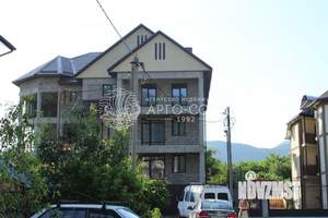 Коттедж 1050м&sup2;, 3-этажный, участок 10 сот.  