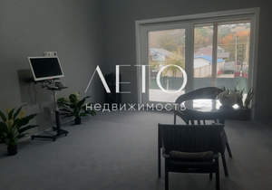 Дом 293м&sup2;, 3-этажный, участок 12 сот.  