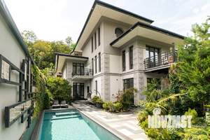 Дом 304м², 3-этажный, участок 7 сот.  