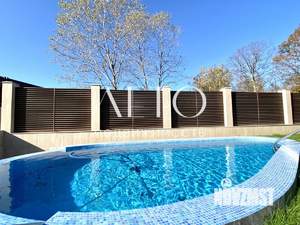 Дом 297м², 3-этажный, участок 8 сот.  