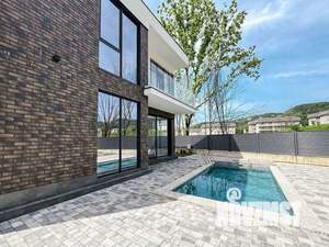 Дом 209м², 2-этажный, участок 6 сот.  