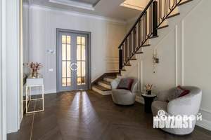 Дом 500м², 3-этажный, участок 25 сот.  