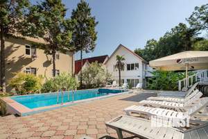 Дом 900м², 3-этажный, участок 15 сот.  