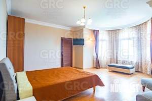 Дом 3000м², 4-этажный, участок 24 сот.  