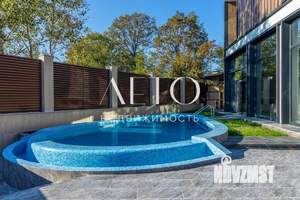 Дом 297м², 3-этажный, участок 8 сот.  