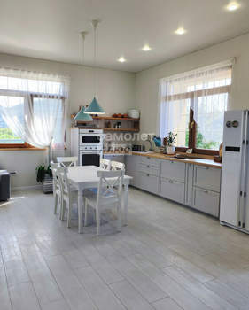 Дом 181м², 2-этажный, участок 6 сот.  