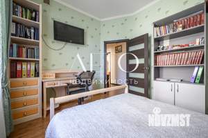 Дом 242м&sup2;, 3-этажный, участок 8 сот.  