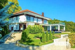 Дом 550м&sup2;, 2-этажный, участок 50 сот.  