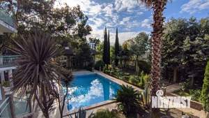 Коттедж 570м², 3-этажный, участок 20 сот.  