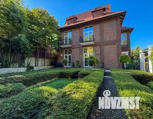 Коттедж 240м², 2-этажный, участок 8 сот.  