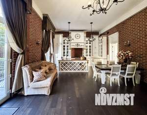 Коттедж 240м², 2-этажный, участок 8 сот.  