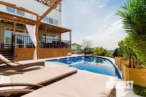 Дом 202м², 3-этажный, участок 10 сот.  