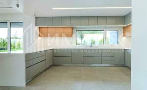 Дом 280м², 2-этажный, участок 10 сот.  