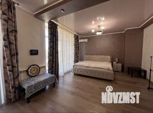 Дом 582м&sup2;, 3-этажный, участок 5 сот.  