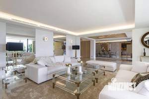 Дом 950м&sup2;, 3-этажный, участок 80 сот.  