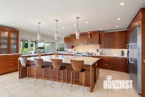 Дом 650м², 3-этажный, участок 128 сот.  