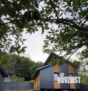 Дом 100м&sup2;, 2-этажный, участок 5 сот.  