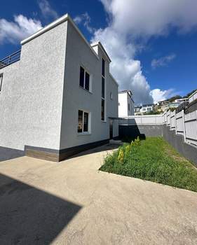 Дом 212м², 3-этажный, участок 4 сот.  