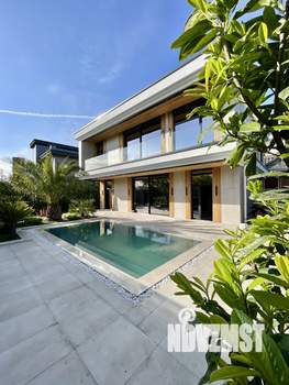 Коттедж 300м², 2-этажный, участок 6 сот.  