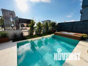 Дом 300м&sup2;, 2-этажный, участок 5 сот.  