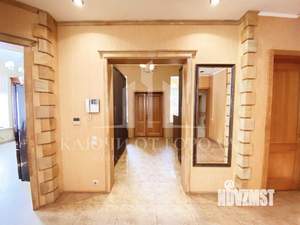 Коттедж 550м², 3-этажный, участок 5 сот.  