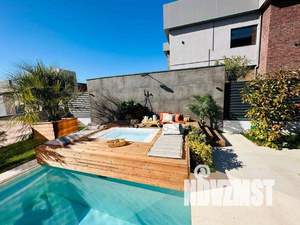 Дом 300м&sup2;, 2-этажный, участок 5 сот.  