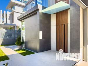 Дом 300м&sup2;, 3-этажный, участок 7 сот.  