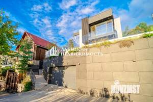 Дом 325м², 3-этажный, участок 4 сот.  