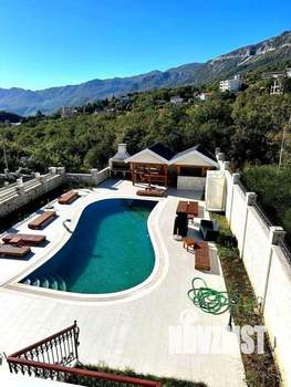 Дом 210м², 2-этажный, участок 6 сот.  