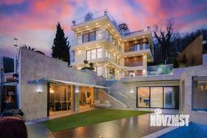 Дом 370м², 3-этажный, участок 8 сот.  