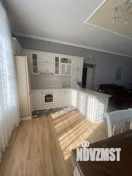Дом 200м², 3-этажный, участок 10 сот.  