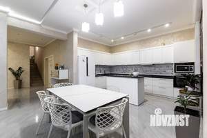 Дом 250м², 2-этажный, участок 8 сот.  