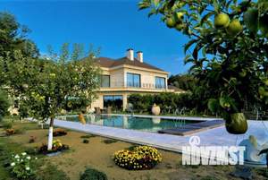 Дом 1200м², 2-этажный, участок 50 сот.  