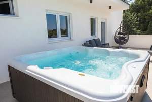 Дом 180м&sup2;, 2-этажный, участок 7 сот.  