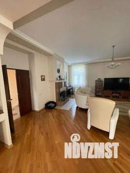 Дом 402м², 3-этажный, участок 7 сот.  