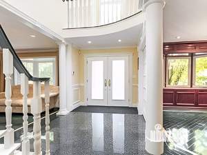 Дом 310м², 2-этажный, участок 9 сот.  