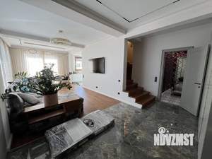 Дом 220м², 3-этажный, участок 4 сот.  