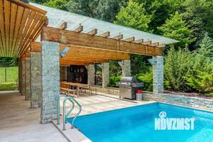 Дом 680м², 2-этажный, участок 42 сот.  